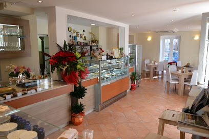 Pastry Shop and Café Opera