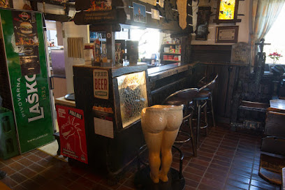 Zmajeva votlina in 7 burger