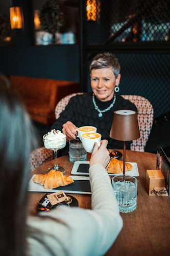 Opinii despre Kavarna Grdi Raček în Maribor - Gastronomija in gostinstvo