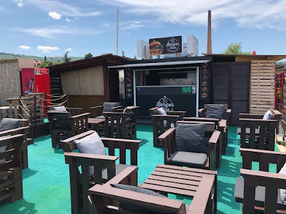 Burger Time Izola - lokal ob obali