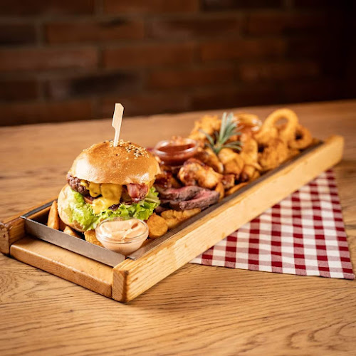 Opinii despre Gold pub Radlje în Radlje ob Dravi - Gastronomija in gostinstvo