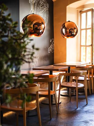 Opinii despre Kavarna Rog în Ljubljana - Gastronomija in gostinstvo