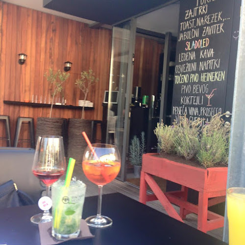 Kavarna Flerin - Gastronomija in gostinstvo