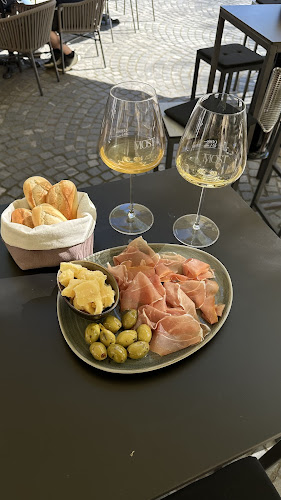 Vinski bar Most - Gastronomija in gostinstvo