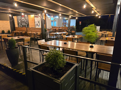 BOOTL’ S BURGERS & MORE