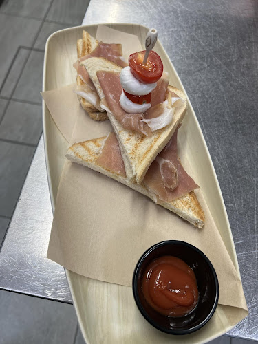 Opinii despre Lipa Plac Restaurant & Apartments, RV park în Postojna - Gastronomija in gostinstvo