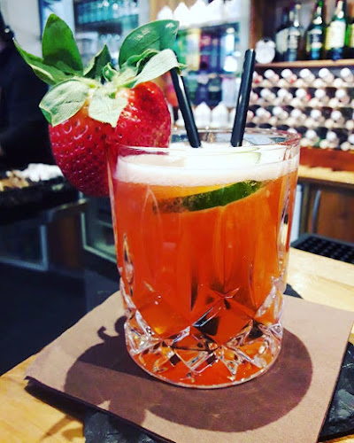 Kavarna TRUST - Gastronomija in gostinstvo