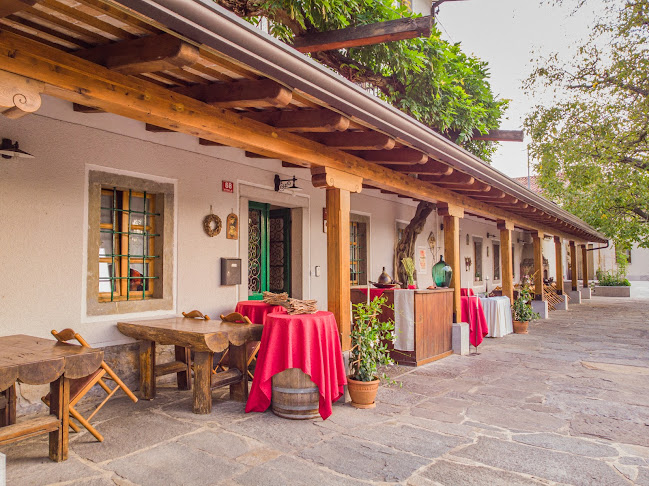 TURISTIČNA KMETIJA ''MALOVŠČEVO '' VINO IN TURIZEM GARBARI MILAN - Gastronomija in gostinstvo