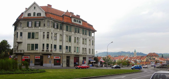 Trg revolucije 9, 2000 Maribor