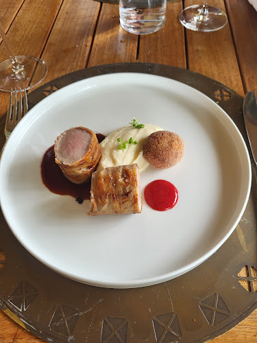 Opinii despre Dvor Jezeršek Brnik în Cerklje na Gorenjskem - Gastronomija in gostinstvo