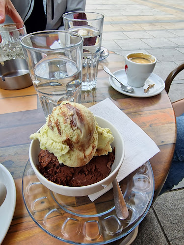 Slaščičarna Borovnica - Gastronomija in gostinstvo