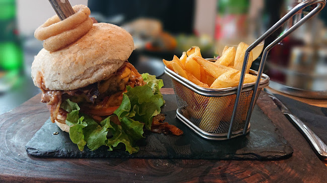 Gostilna Tri zvezde, Erika Kure s.p. - Gastronomija in gostinstvo