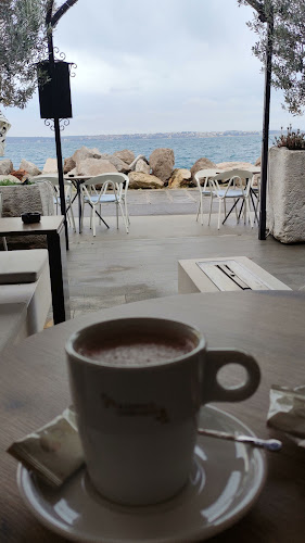 Prešernovo nabrežje 4, Prvomajski trg 3, 6330 Piran