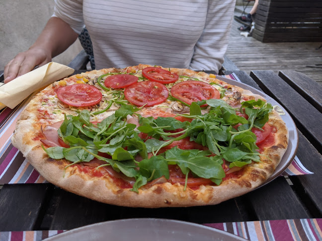 Jesharna - Gastronomija in gostinstvo