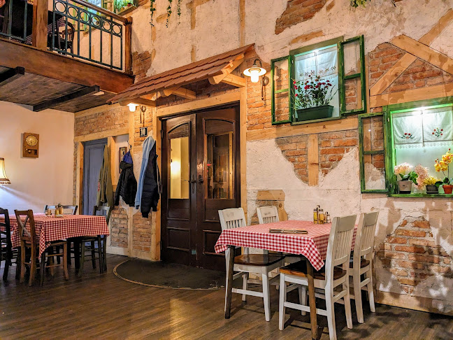 Opinii despre Baščaršija (Koper Carpacciov trg) în Koper - Gastronomija in gostinstvo