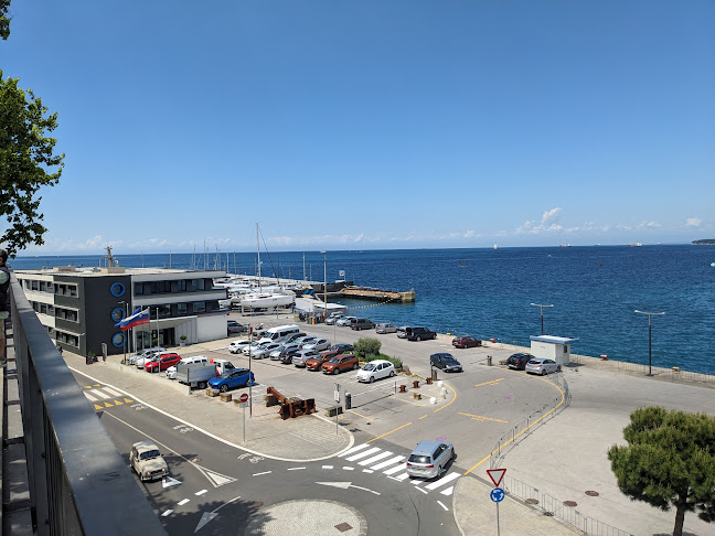 Bander Bar - Gastronomija in gostinstvo