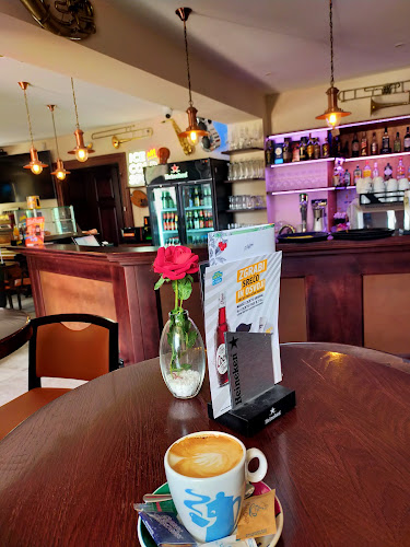 Opinii despre Music Caffe Bar în Postojna - Gastronomija in gostinstvo