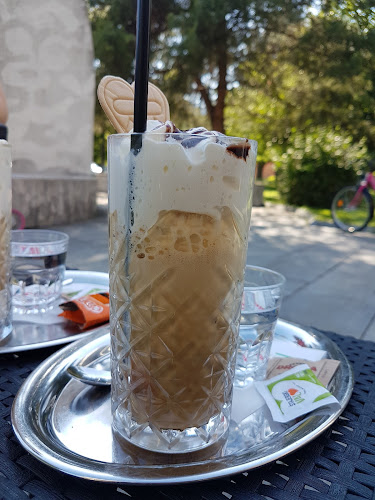 Kavarna Na trati - Gastronomija in gostinstvo