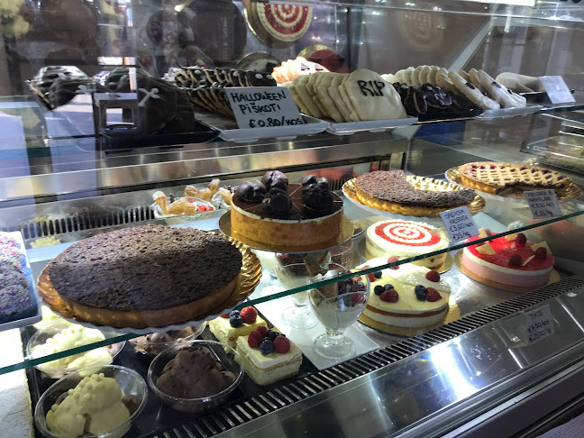 Pastry Shop and Café Opera - Gastronomija in gostinstvo