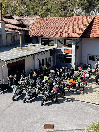 Opinii despre OKREPČEVALNICA IN PICERIJA KURNIK, OLGA KRIVONOG S.P în Črna na Koroškem - Gastronomija in gostinstvo