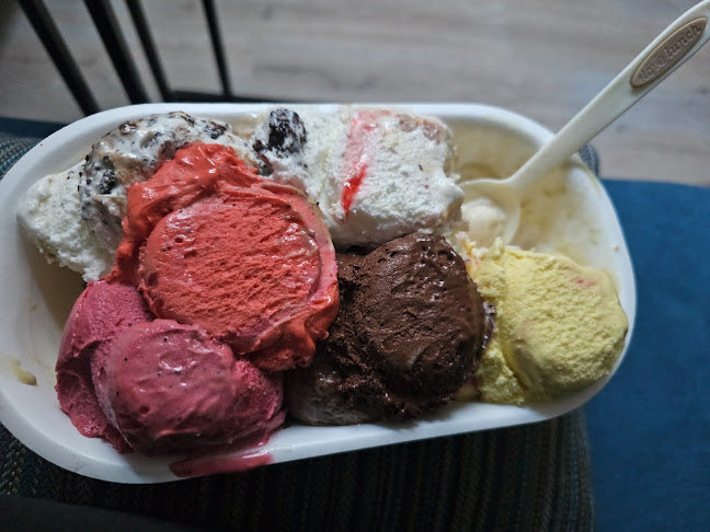 Slaščičarna Borovnica - Gastronomija in gostinstvo