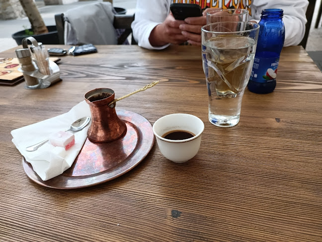 Opinii despre Baščaršija (Koper Carpacciov trg) în Koper - Gastronomija in gostinstvo