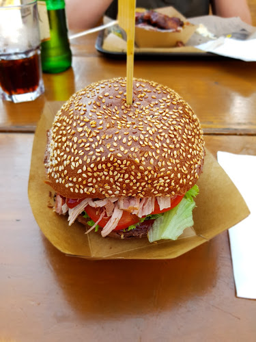 Flying Smoker - Gastronomija in gostinstvo