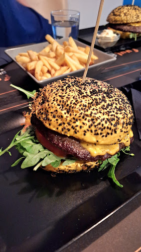 Fuul Burger hiša Vojnik - Gastronomija in gostinstvo