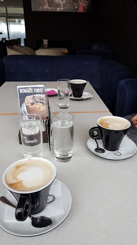 Opinii despre Kavarna &lounge& restaurant Ploj în Maribor - Gastronomija in gostinstvo