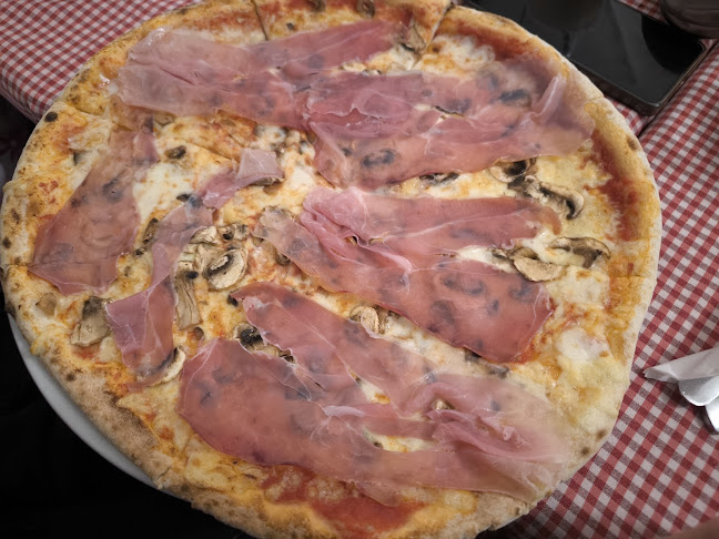 Opinii despre Ljubljanski dvor în Ljubljana - Gastronomija in gostinstvo