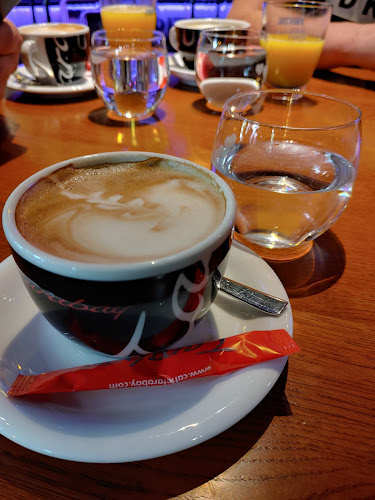 Bunker postapocalyptic steampunk bar