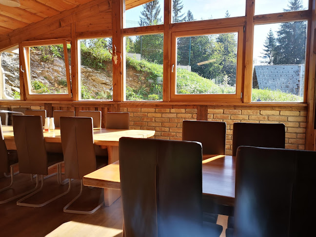 Lovski dom Pr"Slavcu Koče - Gastronomija in gostinstvo