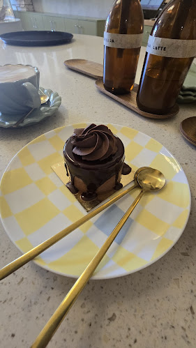 Opinii despre YAUYA Patisserie în Ljubljana - Gastronomija in gostinstvo