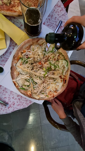 Pizzeria Picadilly - Gastronomija in gostinstvo