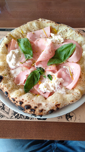 Cesarski Dvor - Gastronomija in gostinstvo