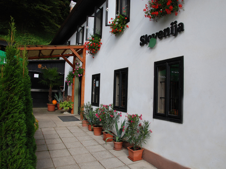 Comentarii opinii despre Kajbi trgovina, gostinstvo in turizem, Zminec, d.o.o.