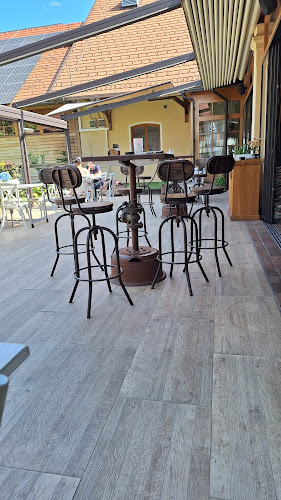 Kavarna Hiša - Gastronomija in gostinstvo