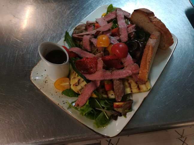 Restavracija Johnny Makaroni - Gastronomija in gostinstvo