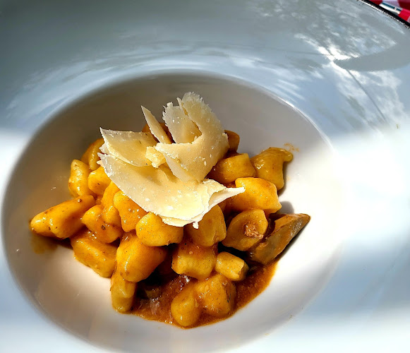 Krhne - Gastronomija in gostinstvo