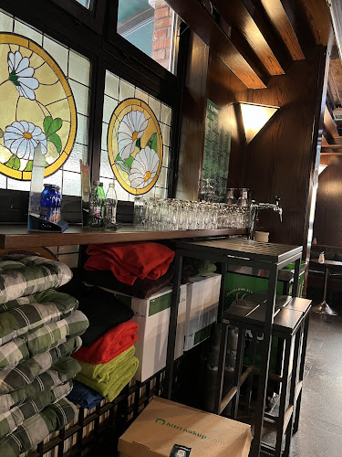 Ježek Bar - Gastronomija in gostinstvo