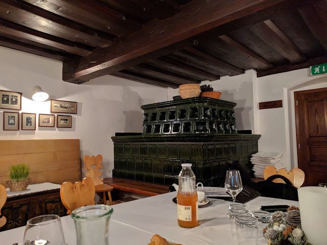 Dvor Jezeršek Brnik - Gastronomija in gostinstvo