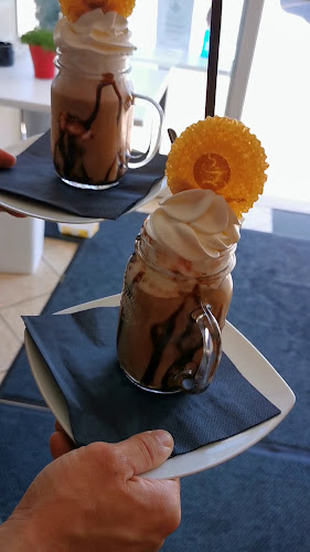 Caffé Maximum - Kavarna in slaščičarna