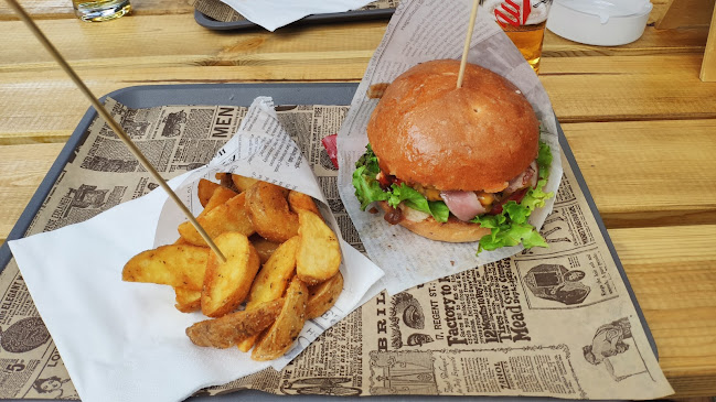 Comentarii opinii despre Black Swan House