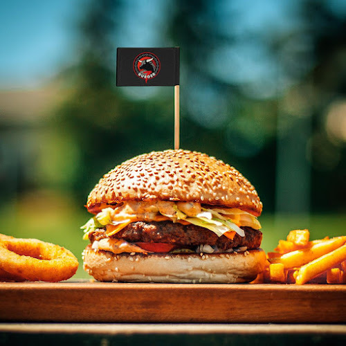 Zmajeva votlina in 7 burger