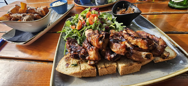 Bunker postapocalyptic steampunk bar