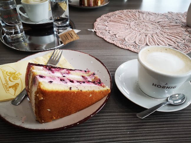 Kavarna in slaščičarna Senica - Gastronomija in gostinstvo