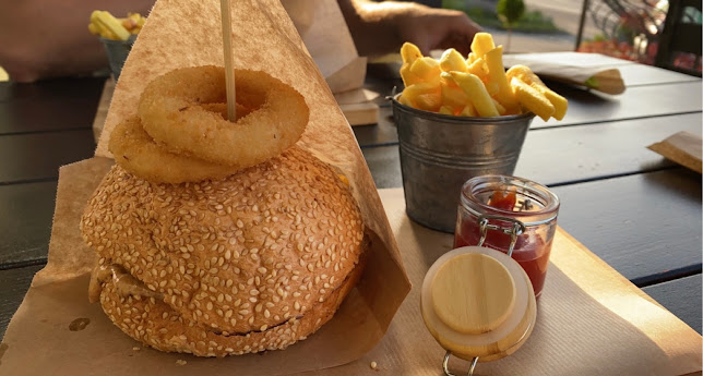 Restavracija James' place - Gastronomija in gostinstvo