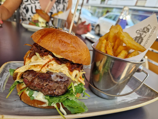Bunker postapocalyptic steampunk bar - Gastronomija in gostinstvo