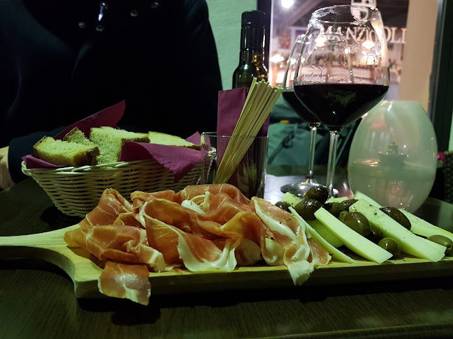 Manziolijev trg 5, 6310 Izola