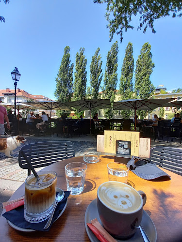 Opinii despre Kavarna Maček în Ljubljana - Gastronomija in gostinstvo